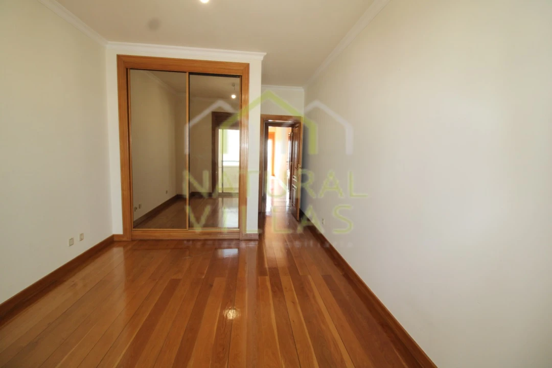 Apartamento T4 para Arrendamento em Faro (Sé e São Pedro) Foto 10