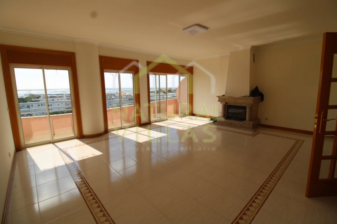 Apartamento T4 para Arrendamento em Faro (Sé e São Pedro) Foto 4