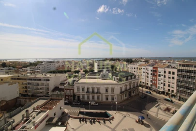 Apartamento T4 para Arrendamento em Faro (Sé e São Pedro)