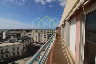 Apartamento T4 para Arrendamento em Faro (Sé e São Pedro)