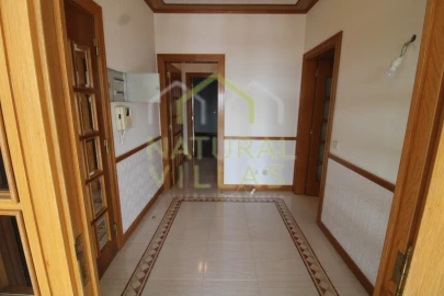 Apartamento T4 para Arrendamento em Faro (Sé e São Pedro)