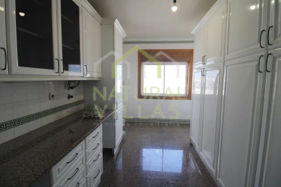 Apartamento T4 para Arrendamento em Faro (Sé e São Pedro)