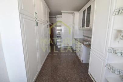 Apartamento T4 para Arrendamento em Faro (Sé e São Pedro)