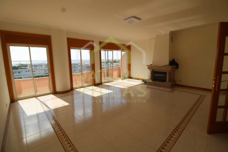 Apartamento T4 para Arrendamento em Faro (Sé e São Pedro) Foto 4