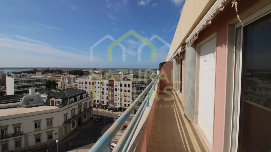 Apartamento T4 para Arrendamento em Faro (Sé e São Pedro)