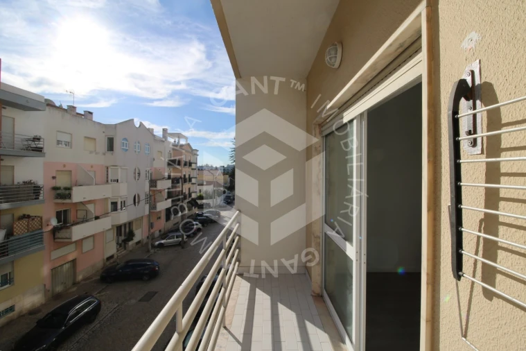Apartamento T1 para Arrendamento em Costa da Caparica Foto 9