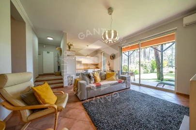 Apartamento T2 para Arrendamento em Charneca de Caparica e Sobreda