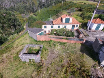 Moradia T4 para Venda em Ponta do Pargo