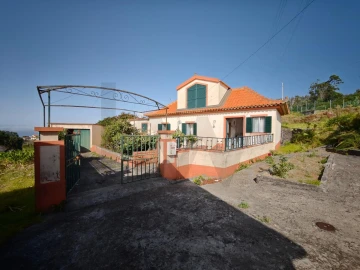 Moradia T4 para Venda em Ponta do Pargo