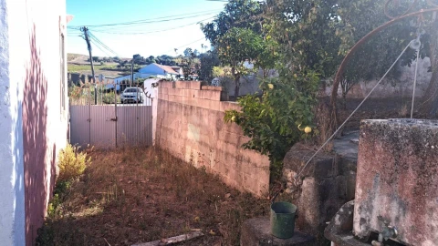 Moradia T2 para Venda em Carvoeira e Carmões