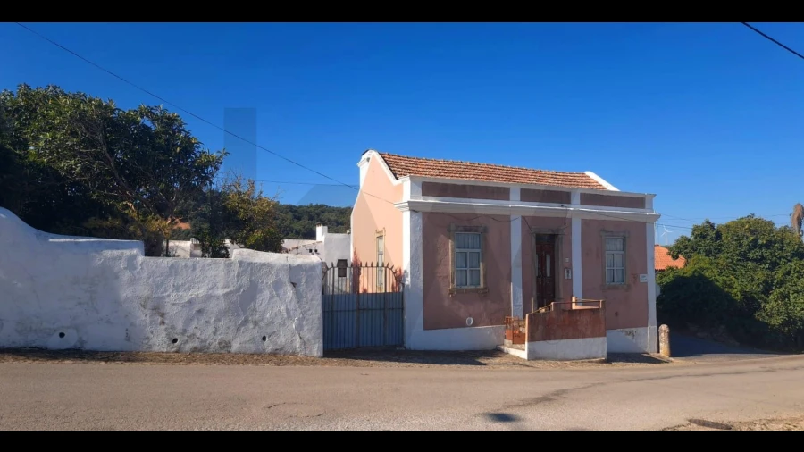 Moradia T2 para Venda em Carvoeira e Carmões