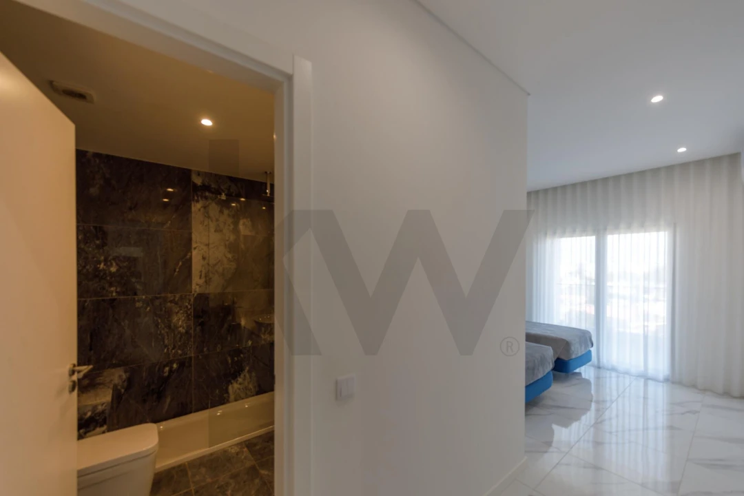 Apartamento T4 para Venda em Portimão Foto 15