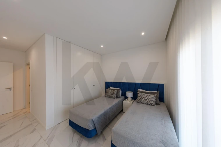 Apartamento T4 para Venda em Portimão Foto 6