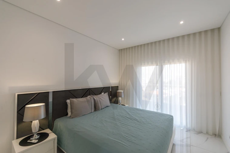Apartamento T4 para Venda em Portimão Foto 18