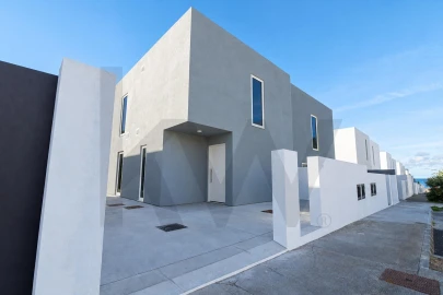 Moradia T4 para Venda em Fenais da Luz