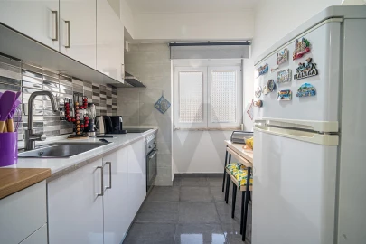 Apartamento T1 para Venda em Póvoa de Santo Adrião e Olival Basto