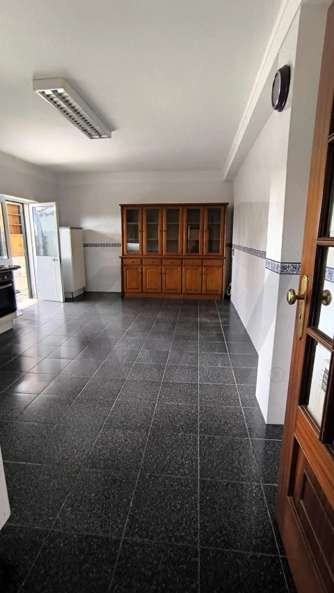Moradia T3 para Arrendamento em Santa Clara e Castelo Viegas