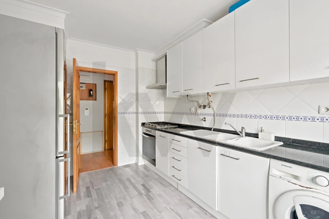 Apartamento T2 para Venda em Massamá e Monte Abraão Foto 6
