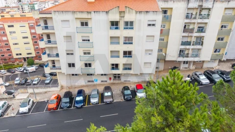 Apartamento T2 para Venda em Massamá e Monte Abraão