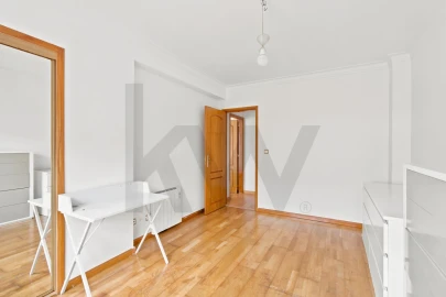 Apartamento T2 para Venda em Massamá e Monte Abraão