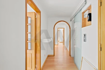Apartamento T2 para Venda em Massamá e Monte Abraão