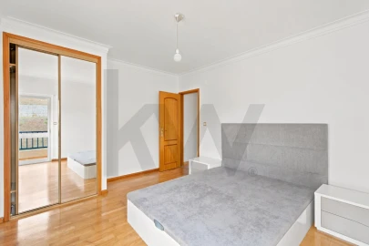 Apartamento T2 para Venda em Massamá e Monte Abraão