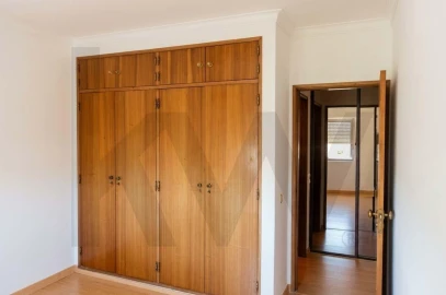 Apartamento T2 para Venda em Carcavelos e Parede