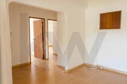 Apartamento T2 para Venda em Carcavelos e Parede