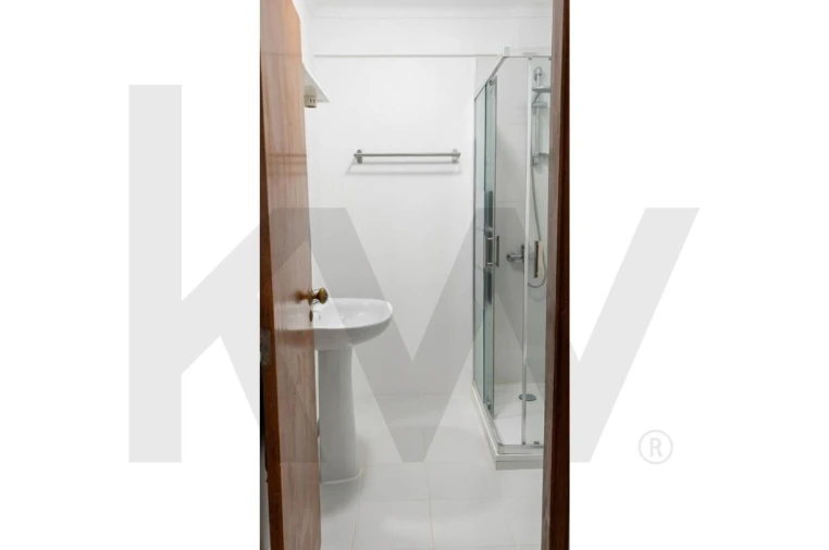 Apartamento T2 para Venda em Carcavelos e Parede Foto 14