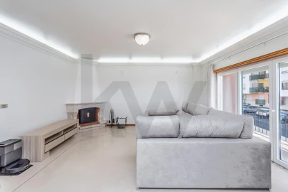Apartamento T3 para Venda em Queluz e Belas
