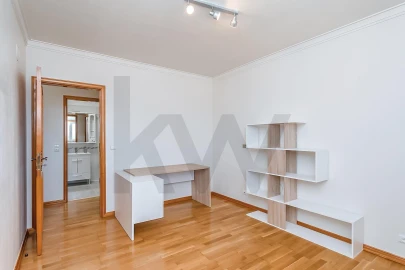 Apartamento T3 para Venda em Queluz e Belas
