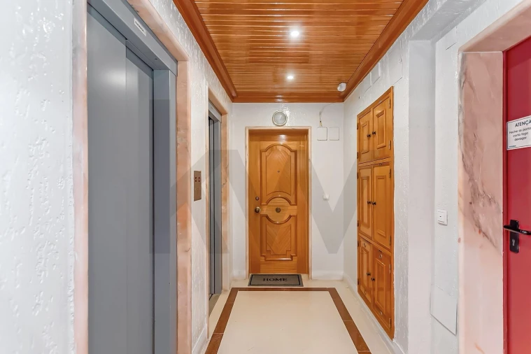 Apartamento T3 para Venda em Queluz e Belas Foto 3