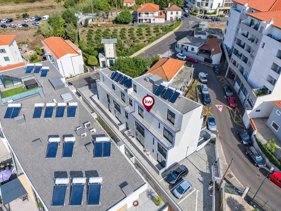 Apartamento T1 para Venda em Caniço Foto 32