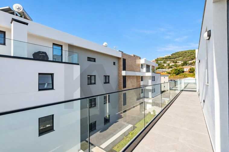 Apartamento T1 para Venda em Caniço Foto 3