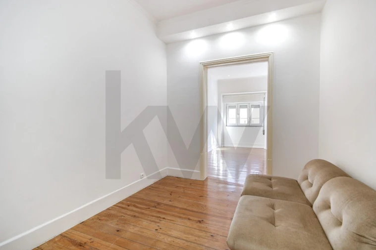 Apartamento T1 para Venda em Campo de Ourique Foto 4