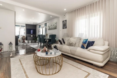 Moradia T4 para Venda em Fernao Ferro