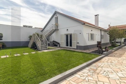 Moradia T4 para Venda em Fernao Ferro