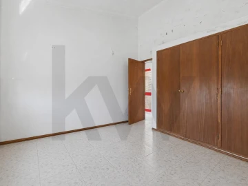 Moradia T4 para Venda em Quelfes