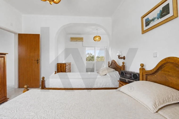 Moradia T4 para Venda em Quelfes Foto 25