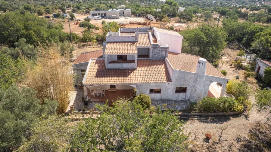 Moradia T4 para Venda em Quelfes Foto 2