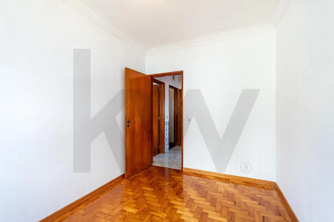 Apartamento T2 para Venda em São Domingos de Rana Foto 11