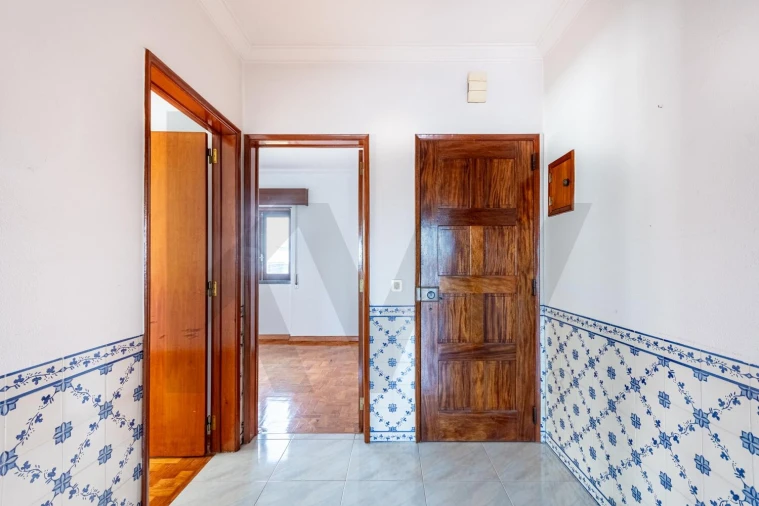 Apartamento T2 para Venda em São Domingos de Rana Foto 4