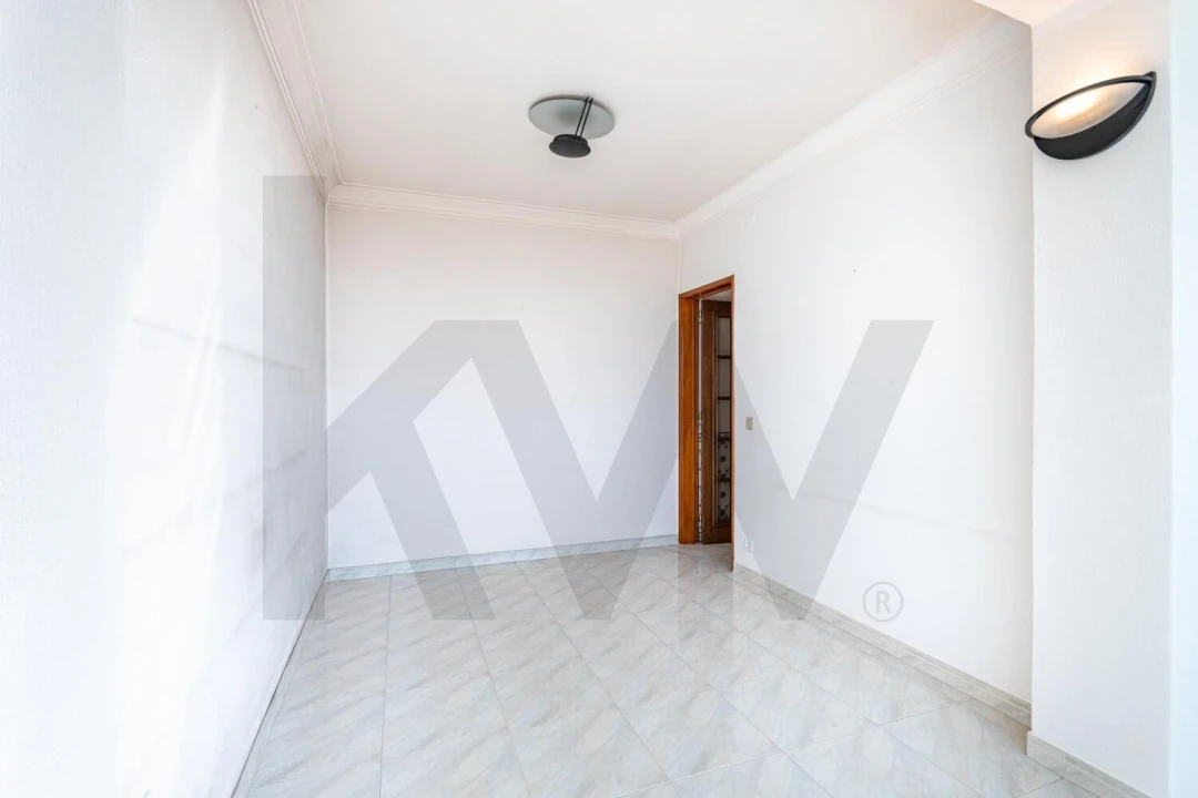 Apartamento T2 para Venda em São Domingos de Rana Foto 7
