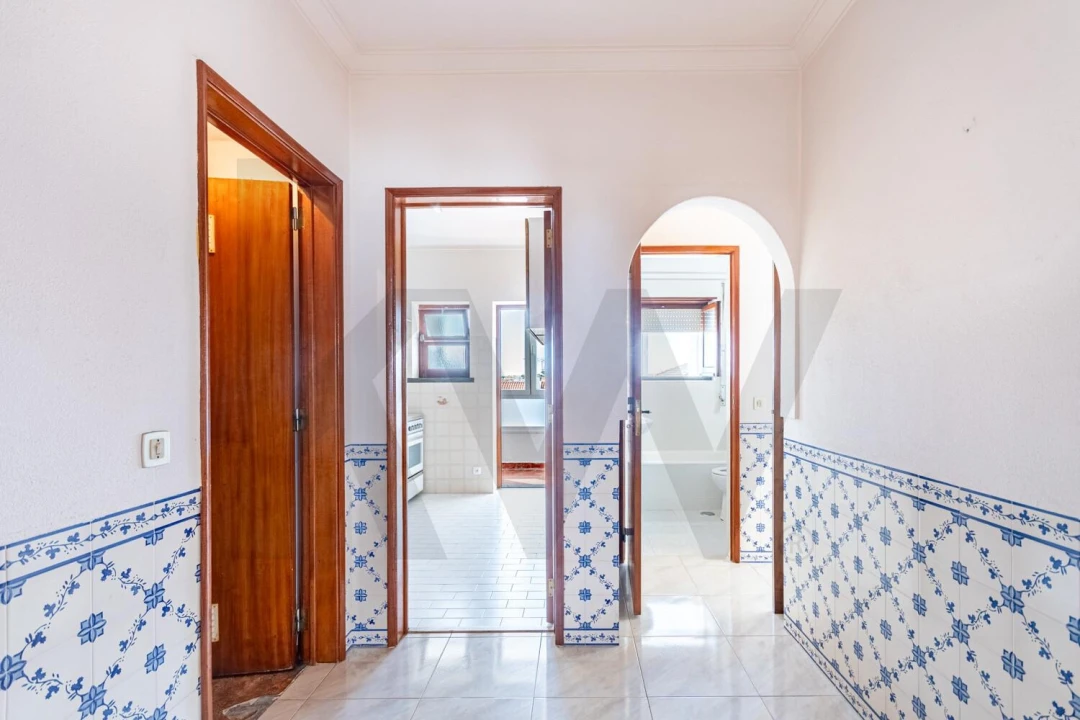 Apartamento T2 para Venda em São Domingos de Rana Foto 5