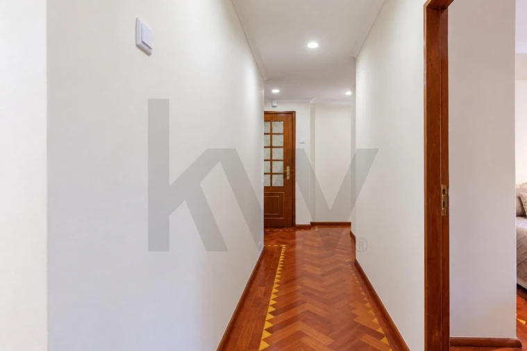 Apartamento T3 para Venda em Alfragide Foto 7