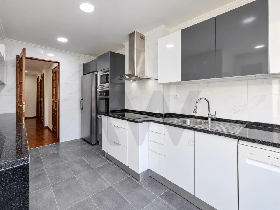 Apartamento T3 para Venda em Alfragide Foto 28