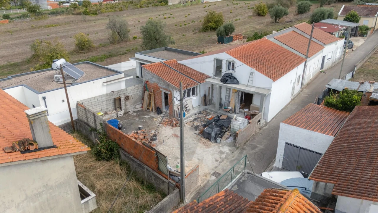 Moradia T5 para Venda em Taveiro, Ameal e Arzila Foto 2