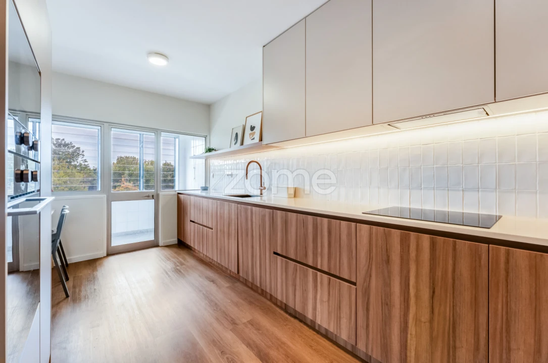 Apartamento T3 para Venda em Aldoar, Foz do Douro e Nevogilde Foto 1