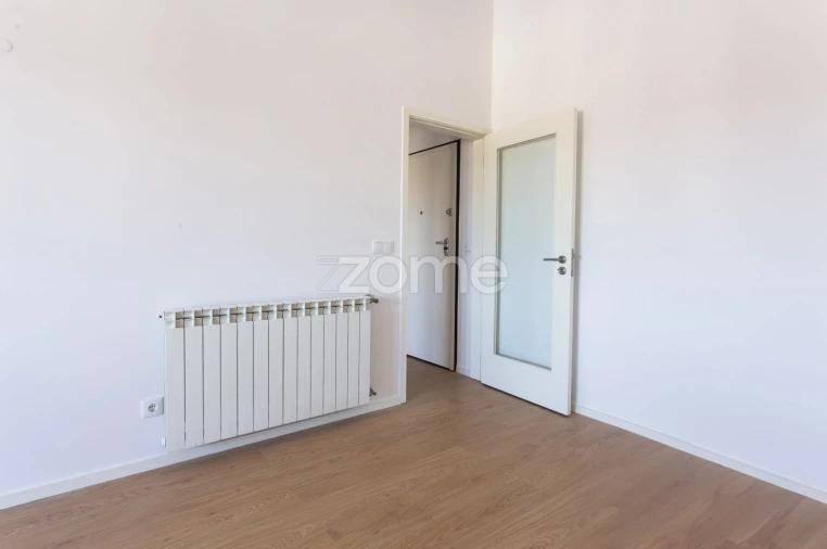 Apartamento T1 para Venda em Oliveira do Douro Foto 9