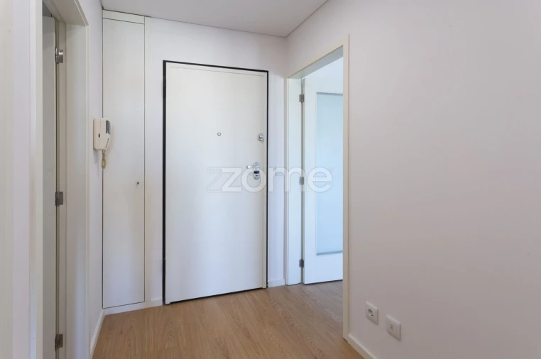 Apartamento T1 para Venda em Oliveira do Douro Foto 4
